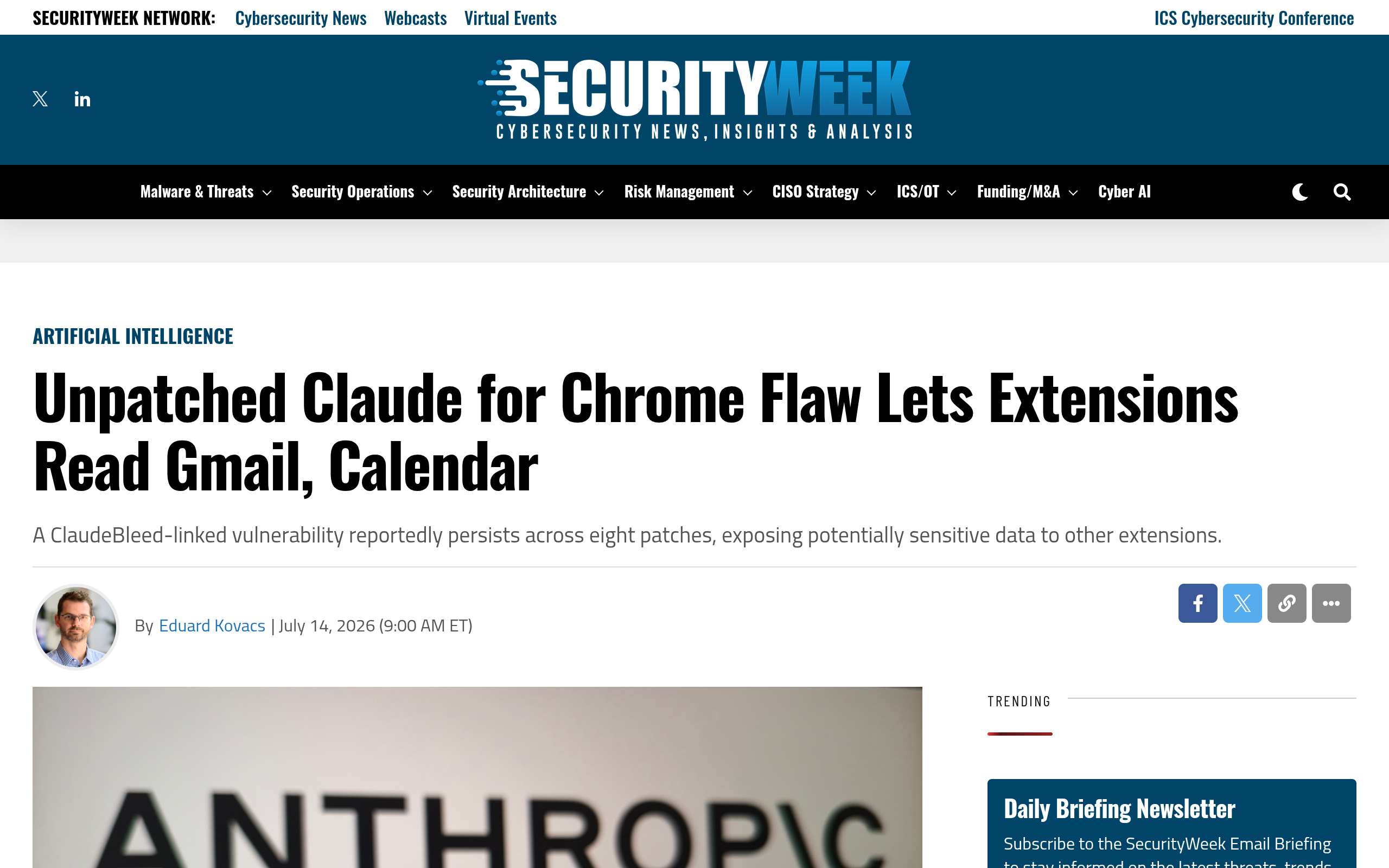 Extension de navigateur Chrome affichant une alerte de sécurité au-dessus d'une boîte Gmail et d'un agenda